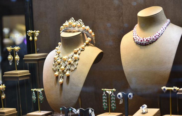 گشایش نخستین نمایشگاه طلا و جواهر در قشم