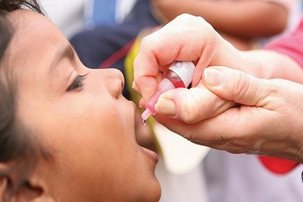 ۱۸ هزار و ۸۲۷ کودک در قشم قطره فلج اطفال دریافت کردند