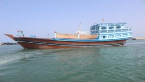 توقیف لنج صیادی غیر مجاز در آب‌های قشم