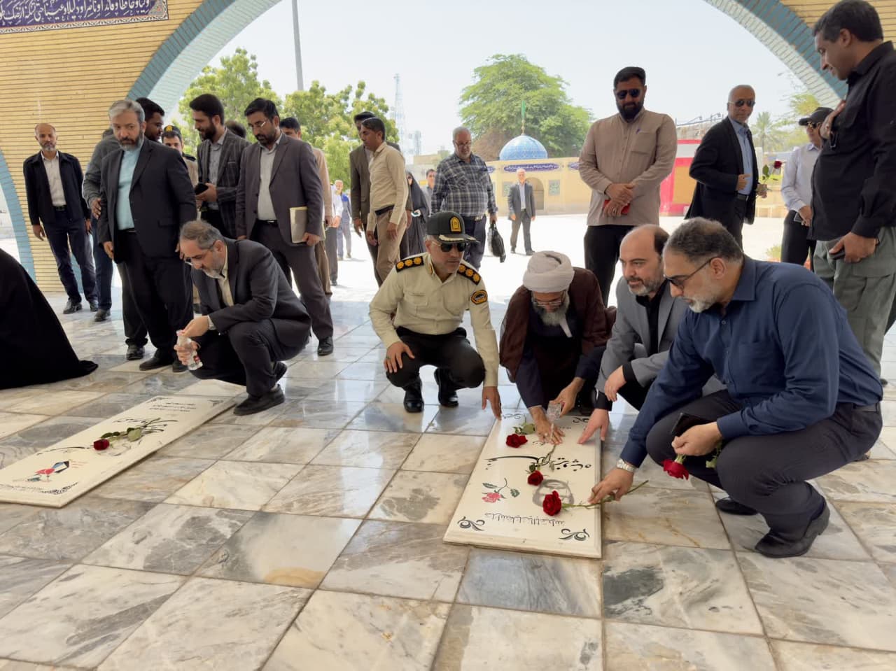 سفر استاندار هرمزگان با ادای احترام به شهدای شهرستان قشم آغاز شد