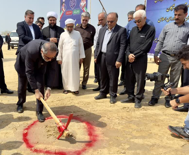 کلنگ عملیات اجرایی بزرگراه بعثت در قشم زمین زده شد